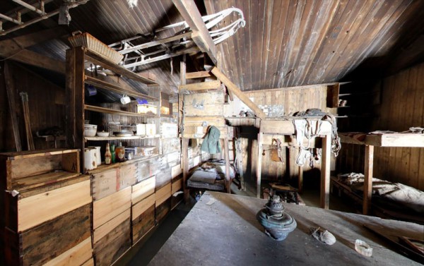 scotts-hut-cape-evans-on-ross-island-5