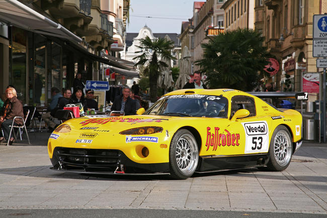 028A000004785838-photo-insolite-une-dodge-viper-gts-r-de-course-homologuee-pour-la-route