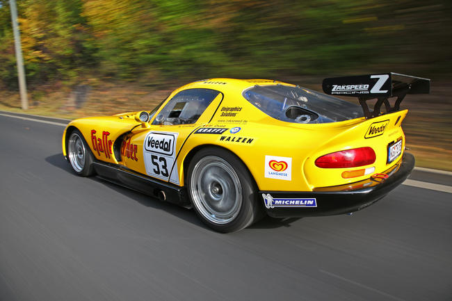 028A000004785840-photo-insolite-une-dodge-viper-gts-r-de-course-homologuee-pour-la-route