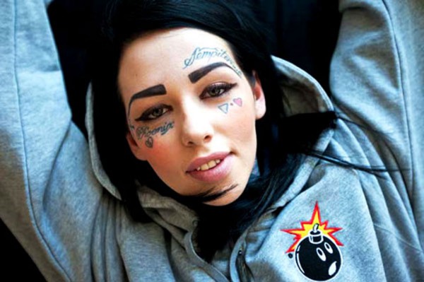 18-tatouages-faciaux-completement-wtf-qui-en-disent-long-sur-ces-personnes12
