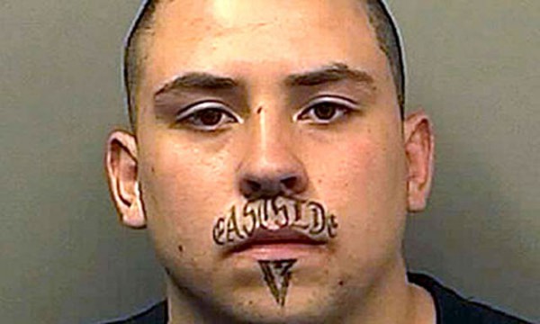 18-tatouages-faciaux-completement-wtf-qui-en-disent-long-sur-ces-personnes14