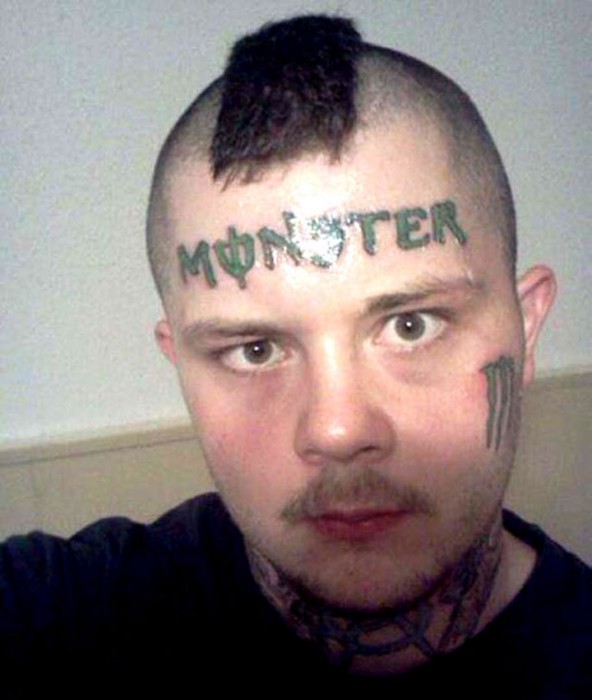 18-tatouages-faciaux-completement-wtf-qui-en-disent-long-sur-ces-personnes5