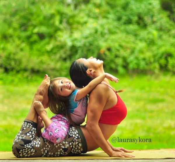 Laura-Kasperzak-yoga-12