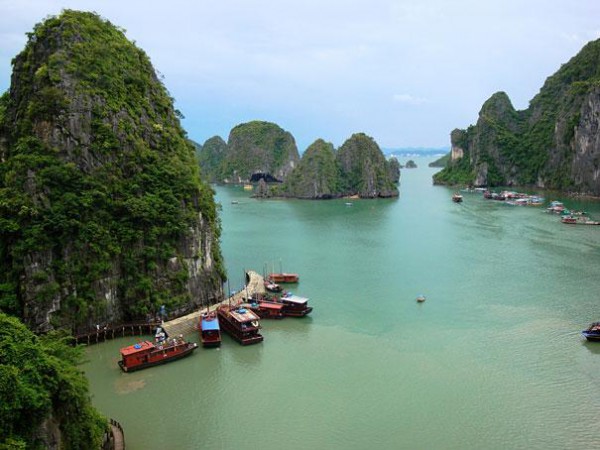 amazing-places-halong-bay-3