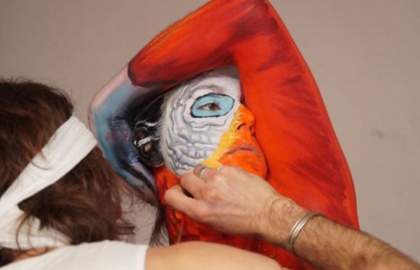 body-painting-ce-perroquet-est-en-realite-un-etre-humain4
