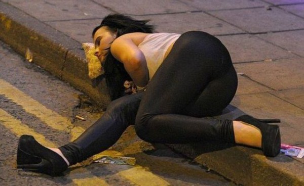 funny-drunk-people-29-pics-4-gifs_22