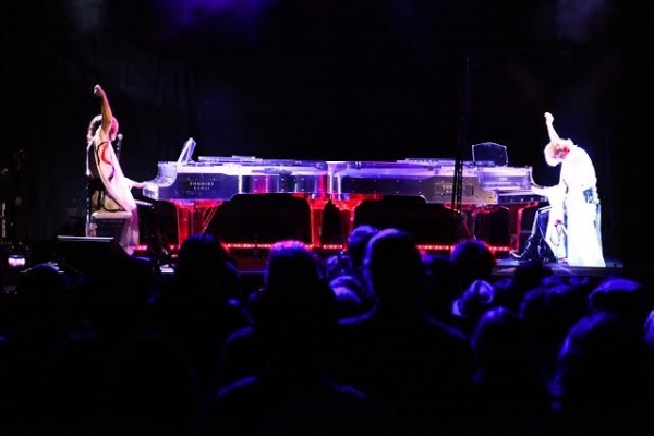 japanese-pianist-yoshiki-hayashi-battles-holographic-version-of-himself-who-should-do-it-next