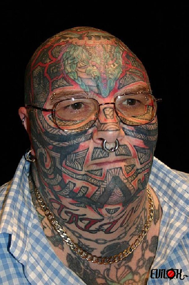 30 tatouages sur le visage qu'ils n'auraient jamais du faire....