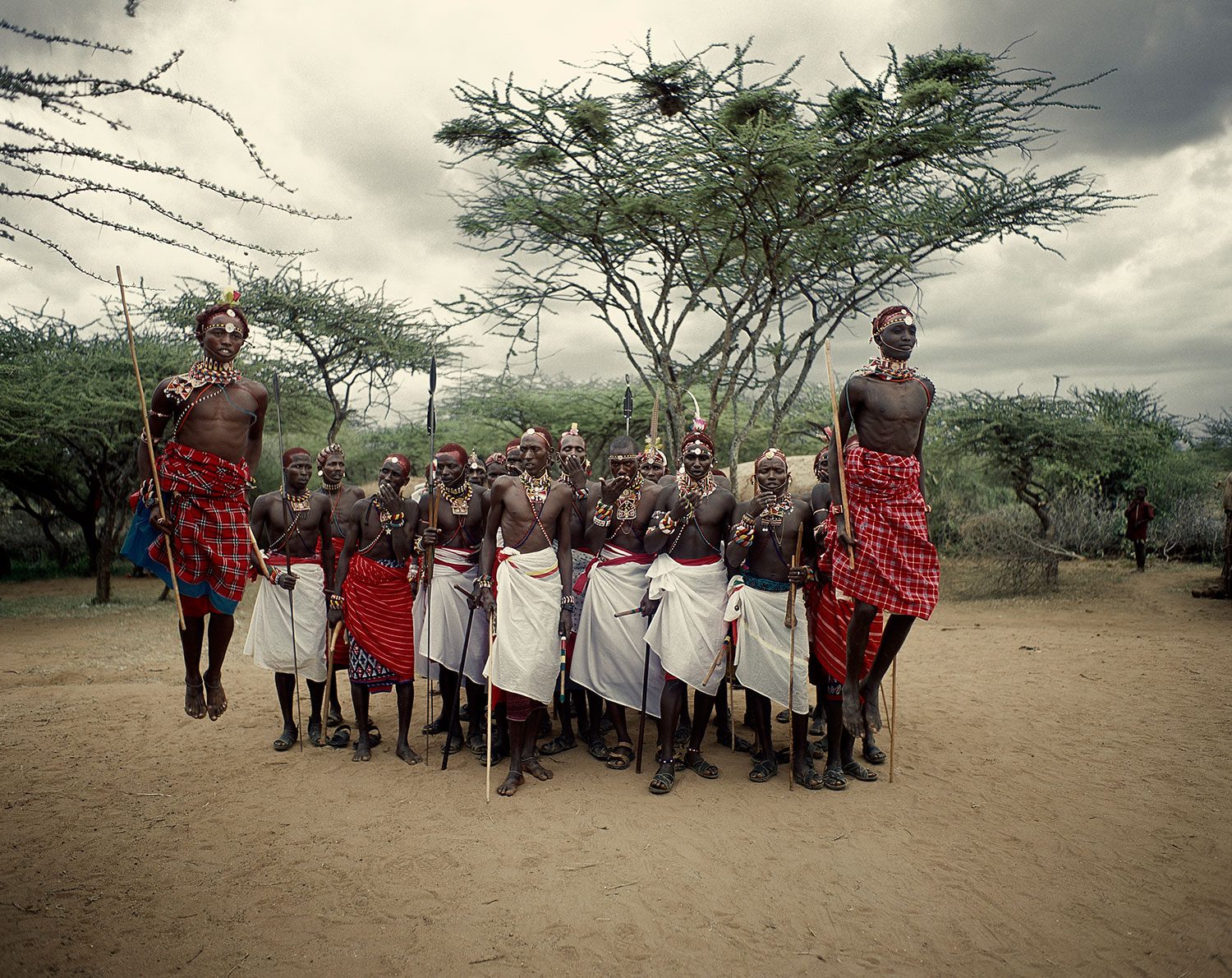 Племя дата выхода. Племя Самбуру Кения. Племя Самбуру Африка Кения. Нилоты народ Африки. Африканский быт.
