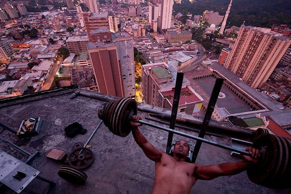 tower-of-david-caracas-abandoned-skyscraper-iwan-baan-9