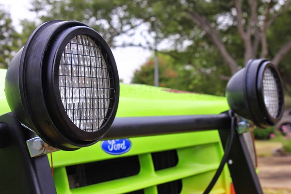 un-homme-transforme-sa-voiture-en2