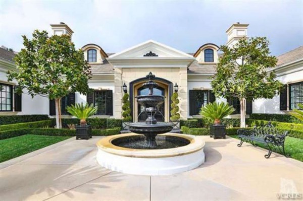 view-of-the-courtyard-complete-with-fountain