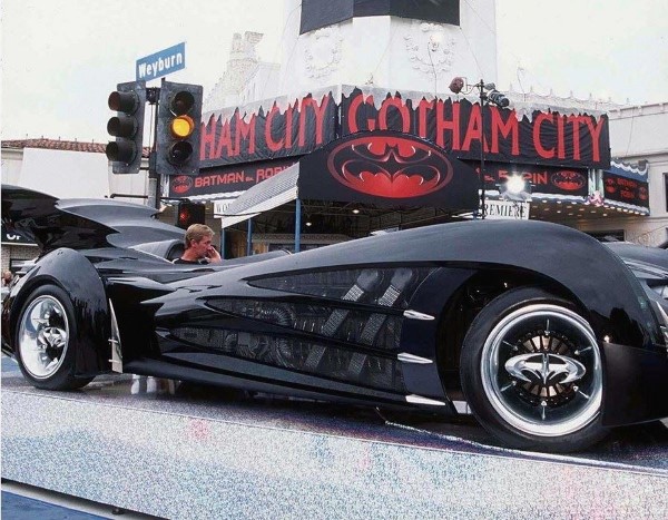 En 1997, "Batman & Robin" sort. La stabilité et la vitesse sont accrues. Des roues futuristes et un logo qui reste toujours dans le bon sens !