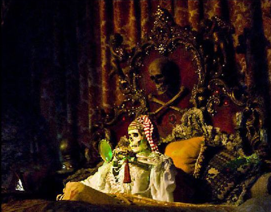 Il y aurait un squelette humain dans l'attraction Pirates des Caraïbes...