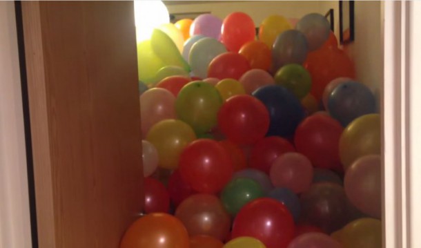 chambre-remplie-ballons-720x424