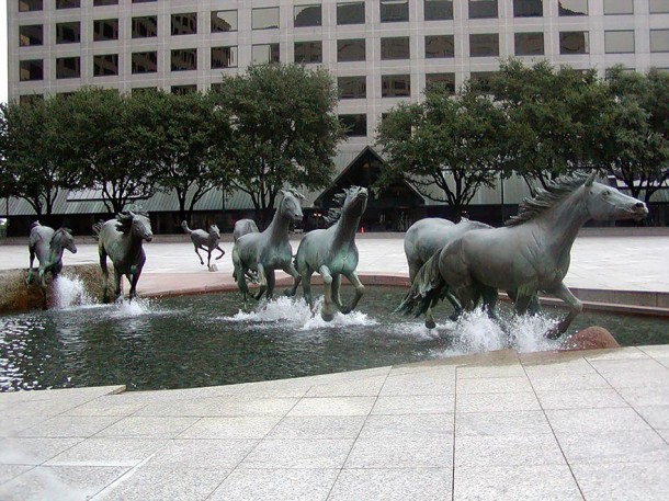 Mustangs de Robert Glen à Las Colinas (USA)