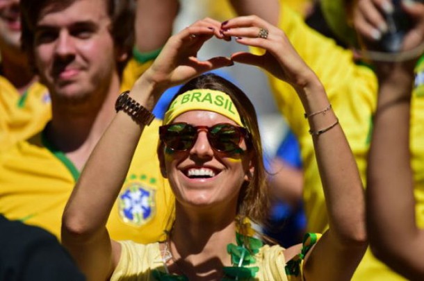 FBL-WC-2014-MATCH49-BRA-CHI-FANS
