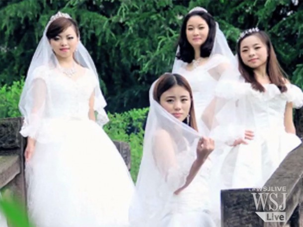 Les-chinoises-utilisent-les-robes-de-mariee-d-une-drole-de-maniere_exact780x585_l