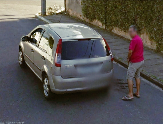 google-street-view-man-pee-brasil_Fotor