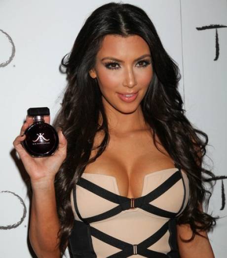 kim-kardashian-son-decollete-est-juste-magnifique_47307_w460