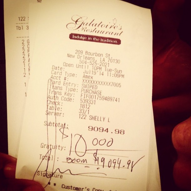 un-homme-laisse-un-pourboire-de-10-000-au-restaurant-311995