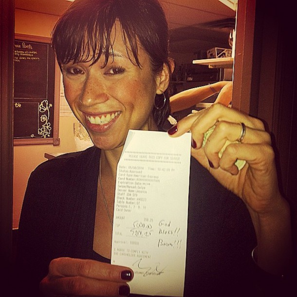 un-homme-laisse-un-pourboire-de-10-000-au-restaurant-429069