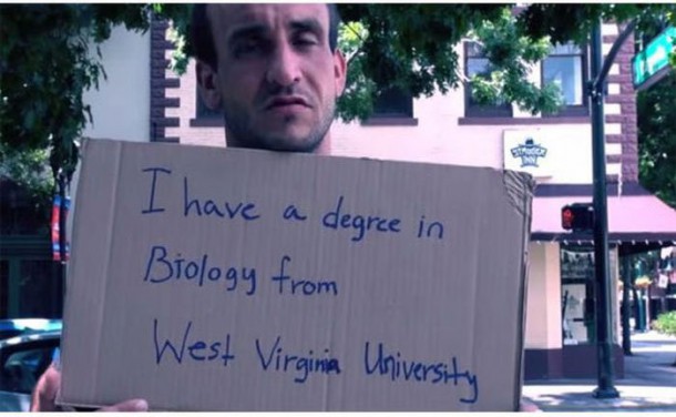J'ai un diplôme en biologie de l'Université de West Virginia