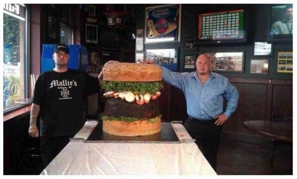 3. The Absolutely Ridiculous Burger, Detroit, 1490€ : 150 kg de burger !
