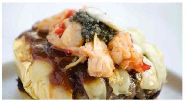 4. The Douche Burger, New York, 497€ : homard, truffes, caviar, Kobe mariné au champagne