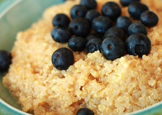 Les acides aminés contenus dans le quinoa aident après une soirée alcoolisée