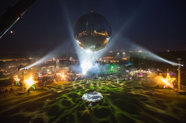 La plus grosse boule de disco au monde a été construite sur l'île de Wight et mesure 10,33m de diamètre !