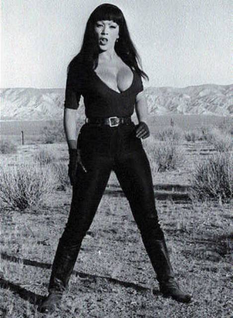 389164-150230-tura-satana