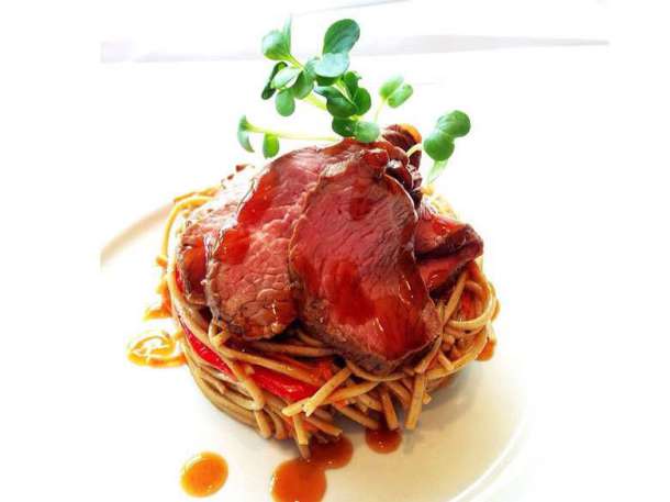 Un-steak-bien-saignant-et-des-pates_exact780x585_l