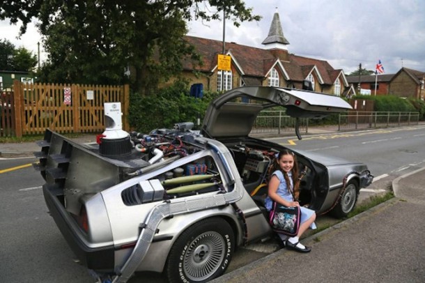 geek-aller-ecole-delorean-1