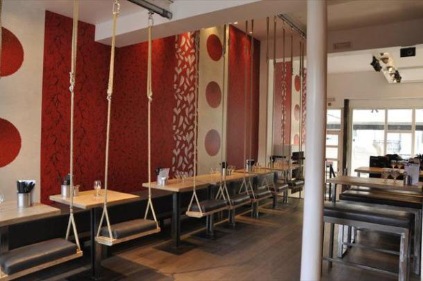 Papillon-resturant-avec-balancoire