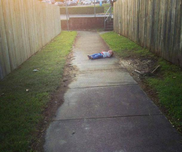 Il ne voulait pas qu'on lui tienne la main en rentrant