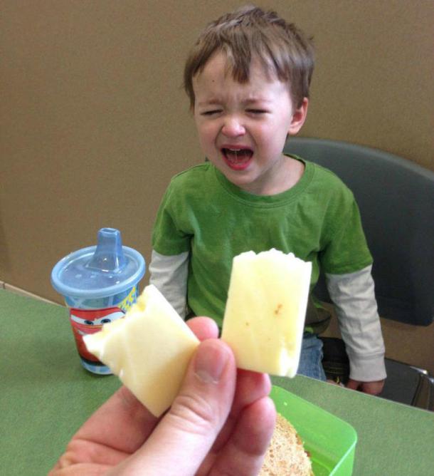 On a coupé son fromage en deux et il voulait le manger en entier