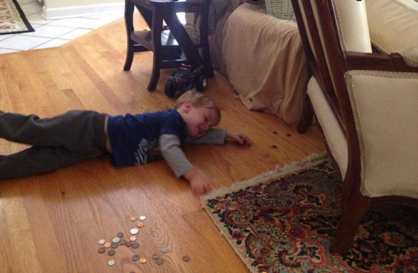 Ses pièces étaient trop loin pour qu'il puisse les attraper