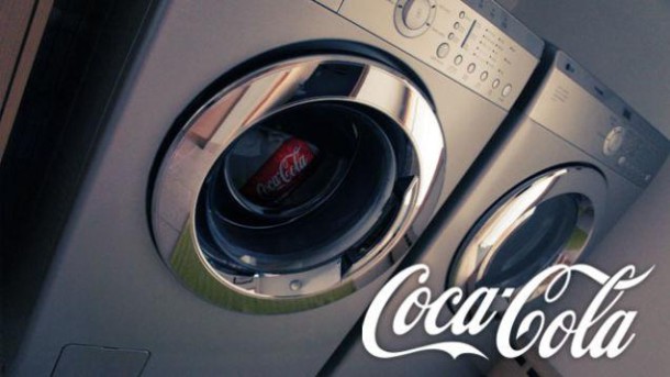 Une machine au coca-cola ça ne vous viendrait pas à l'esprit ? Pourtant, cela pourrait être utile ! Le Coca permet d'enlever les taches de graisse des vêtements. 