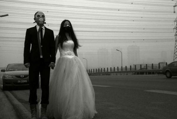 Mariage-avec-Masques-a-Gaz-dans-la-Chine-polluee-06
