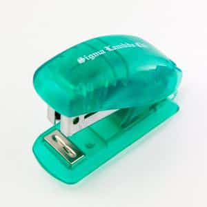 "11 ans, une agrafeuse miniature... Merci papy"