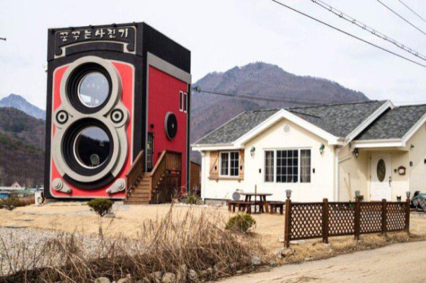 camera-shaped-house-0-659x439