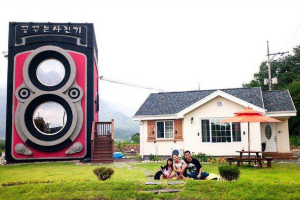 camera-shaped-house-11-659x440