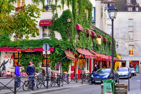 rue-marais-paris-france