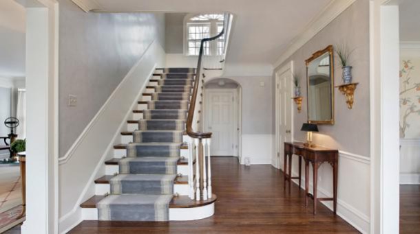 02-Home-Alone-house-today-foyer-611x342