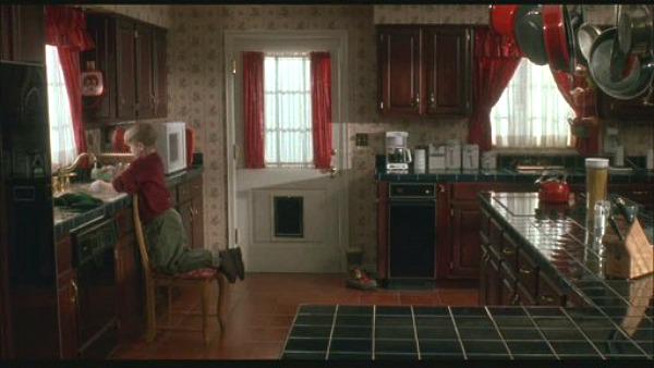 07-Home-Alone-movie-house-kitchen