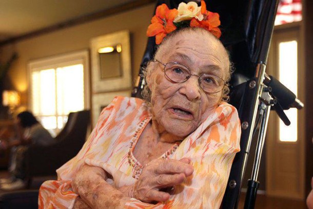 w_wolrds-oldest-person-gertrude-weaver-880