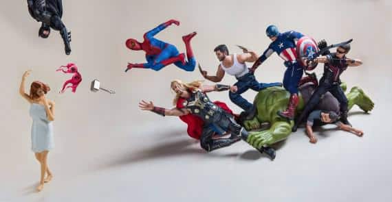 1-1-7-des-figurines-super-heros-mises-scene-facon-hilarante