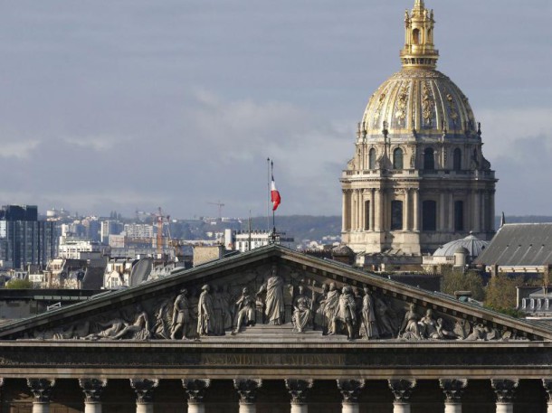 Le toit de l'Assemblée nationale et du Dôme des Invalides (avril 2014) (AFP PHOTO/THOMAS SAMSON)
