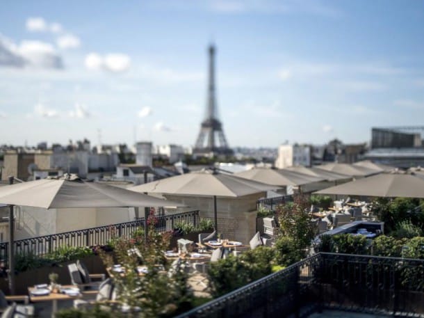 La tour Eiffel vue du toit du Peninsula (21 août 2014) (AFP PHOTO/FRED DUFOUR)